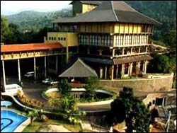 Earl&rsquo;s Regency Hotel